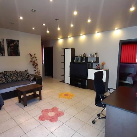 Spacious, Modern Condo In New Villa - Sleeps 6 Bucureşti Eksteriør bilde