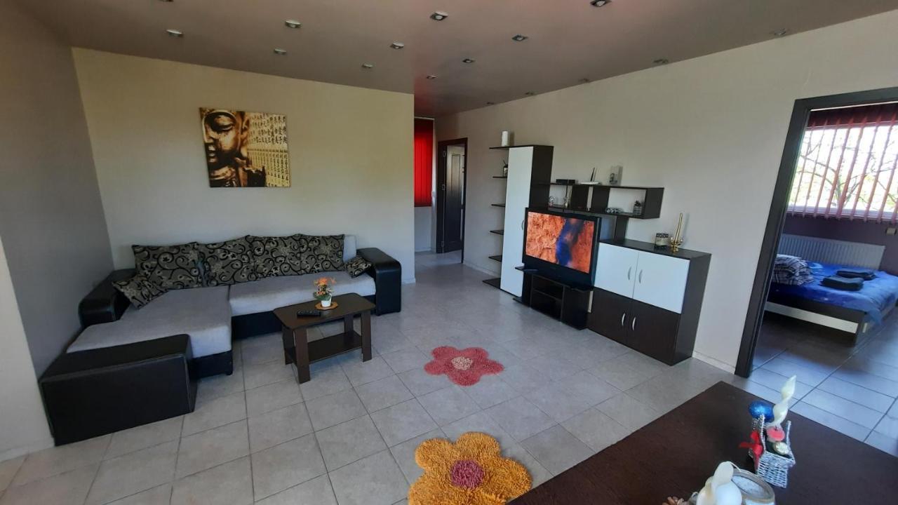 Spacious, Modern Condo In New Villa - Sleeps 6 Bucureşti Eksteriør bilde