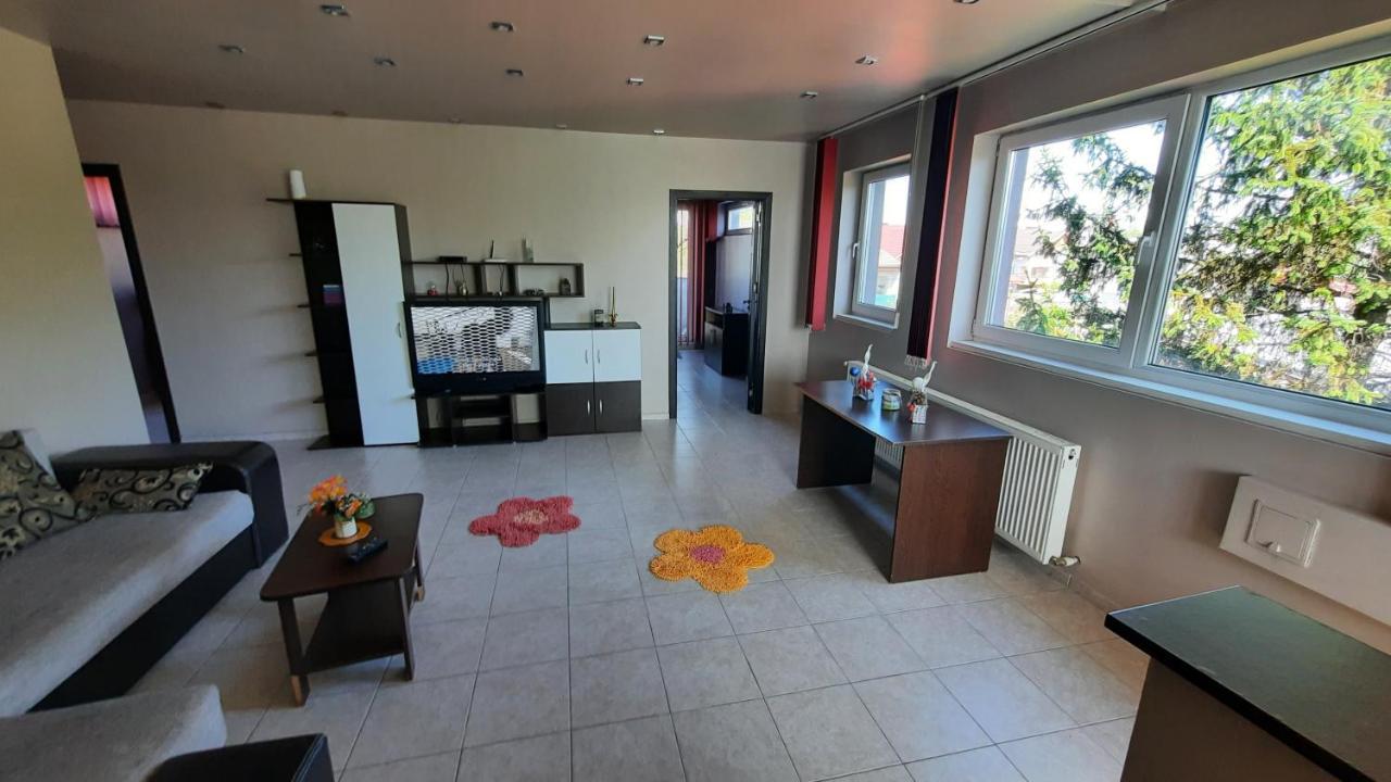 Spacious, Modern Condo In New Villa - Sleeps 6 Bucureşti Eksteriør bilde